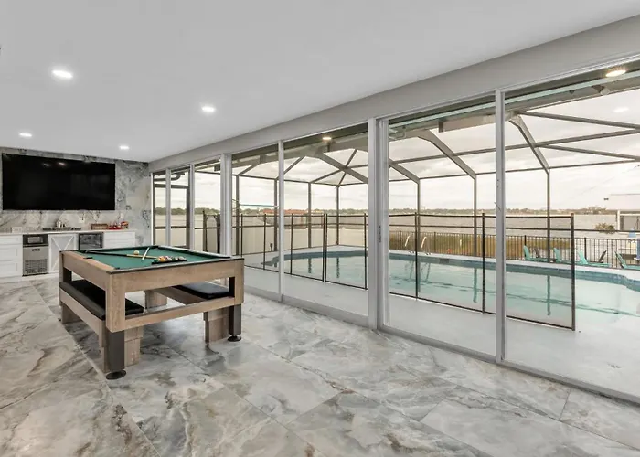 Lake, Pool, Hottub, Game Room, 8 Beds, Sleeps 17
