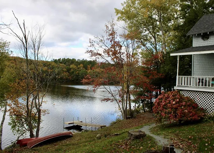 Lake Front-Maine Themed-Soaking Tub-Fire Pit-Kayak