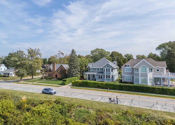 South Haven Luxury Lakefront - Panoramic Lake Views