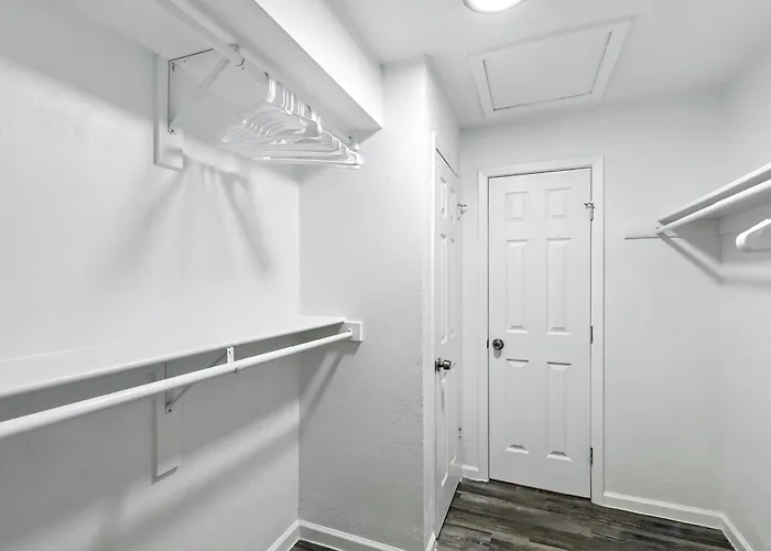 10 Mins From Downtown Dallas Pool & Gym