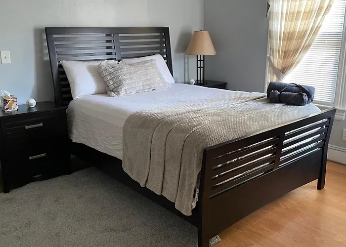Private Room In Shared 3 Bed - 1 Bath Home