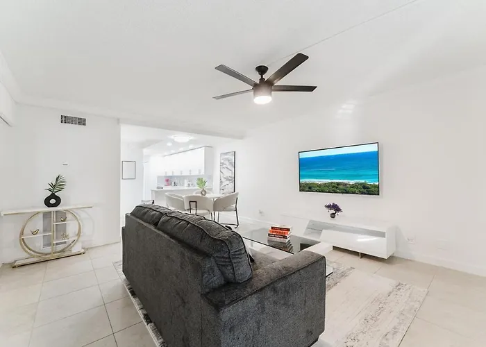 Luxury Waterfront Boca With Pool, Hot Tub And Boat Views