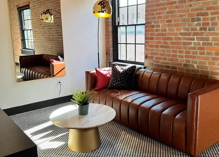 Brick & Bed Riverfront Lofts, T 405