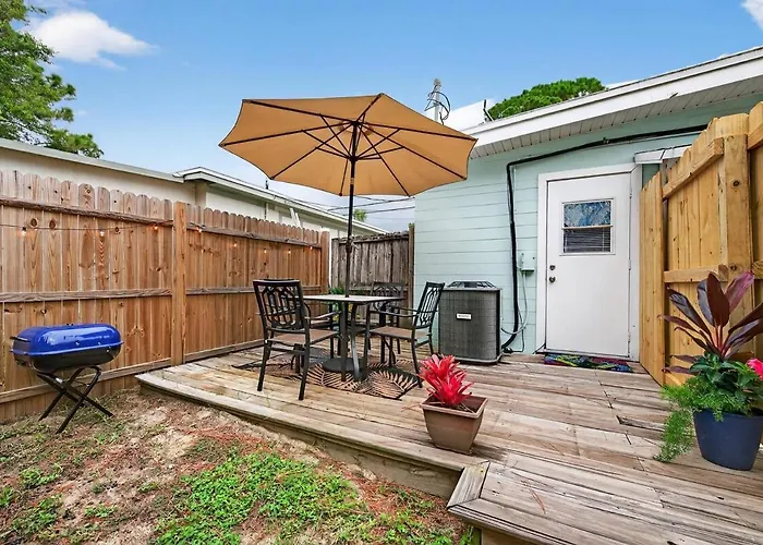 Vintage Florida Pet-Friendly Retreat