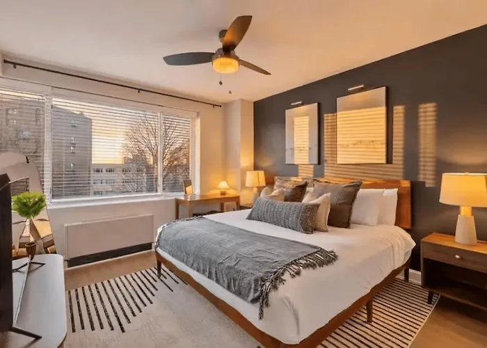 Casa Arlington Suite With In-Suite Massage Chair & Premium Amenities