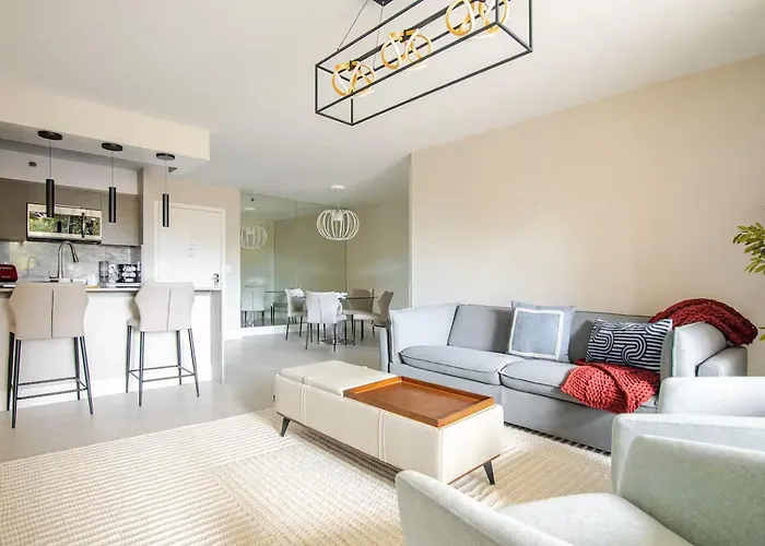 Stylish Condo At The Yacht Club Aventura 1205