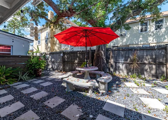 Cozy 1Br • Courtyard + Shared Deck