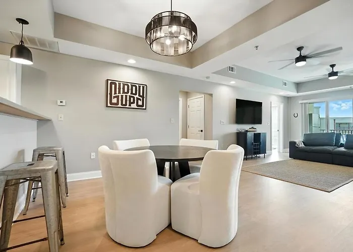New 2 Bed 2 Bath Condo With Pool At Bms