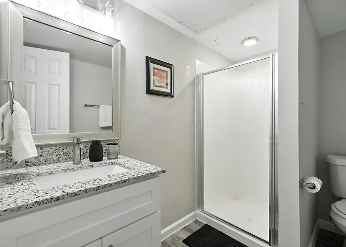 10 Mins From Downtown Dallas Pool & Gym