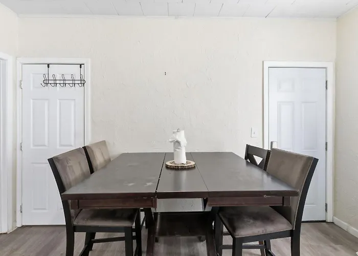 Cozy Adventure Filled Escape Free Parking Apts