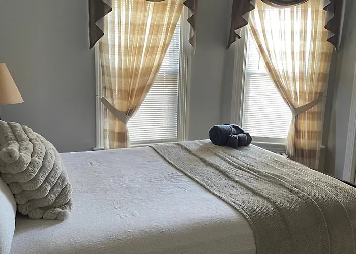 Private Room In Shared 3 Bed - 1 Bath Home