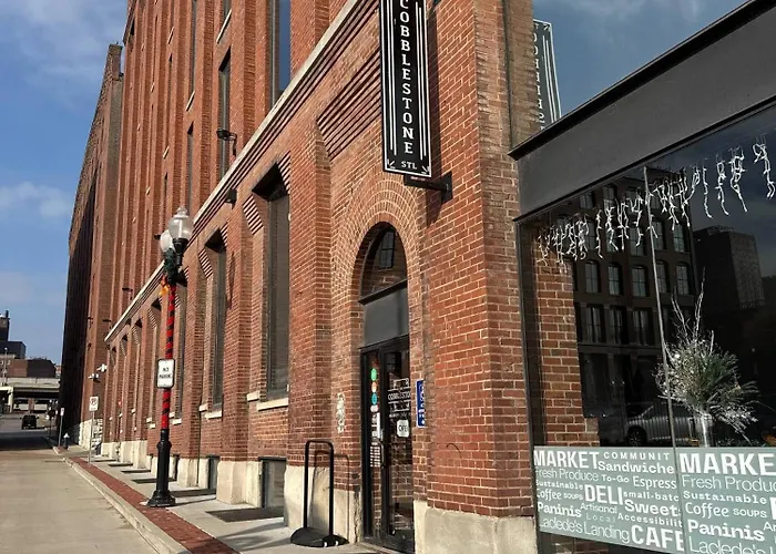 Brick & Bed Riverfront Lofts, T 405
