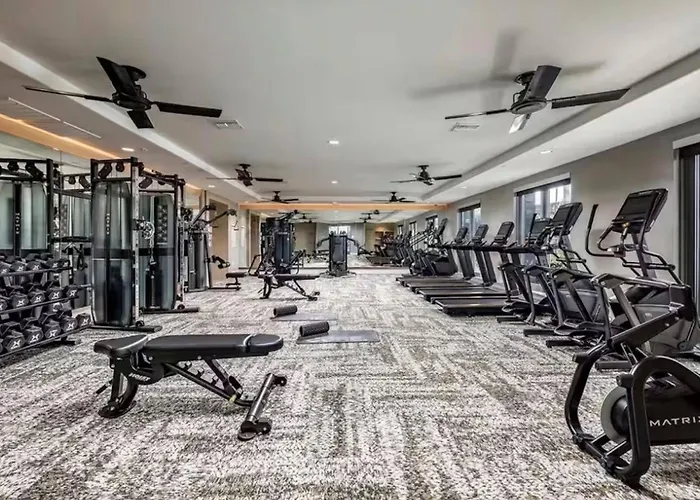 Stylish Irvine Gateway - Central & Prime Location
