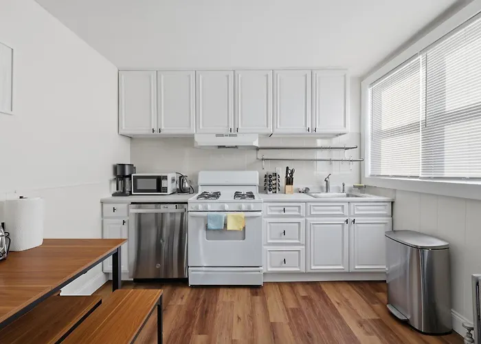 Cozy&Spacious 6Br Home In Newton