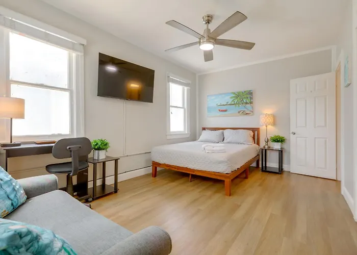 1 Mi To Lake Worth Beach: Studio W/ Shared Patio