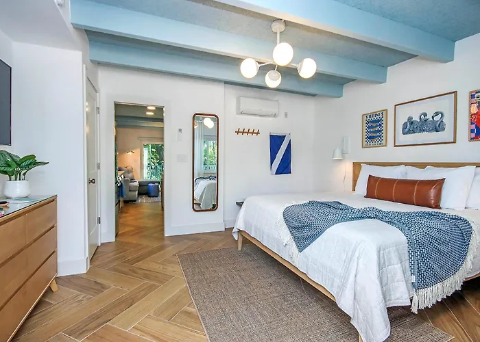 Charming Sanibel Condo - Easy Walk To The Beach - Pool - Colony Inn 02