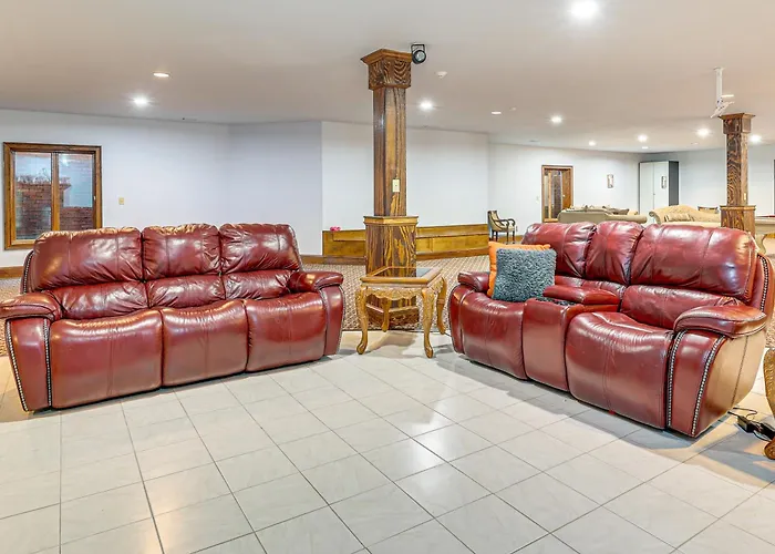 Fishing Pond On-Site! Lagrange Home On 33 Acres