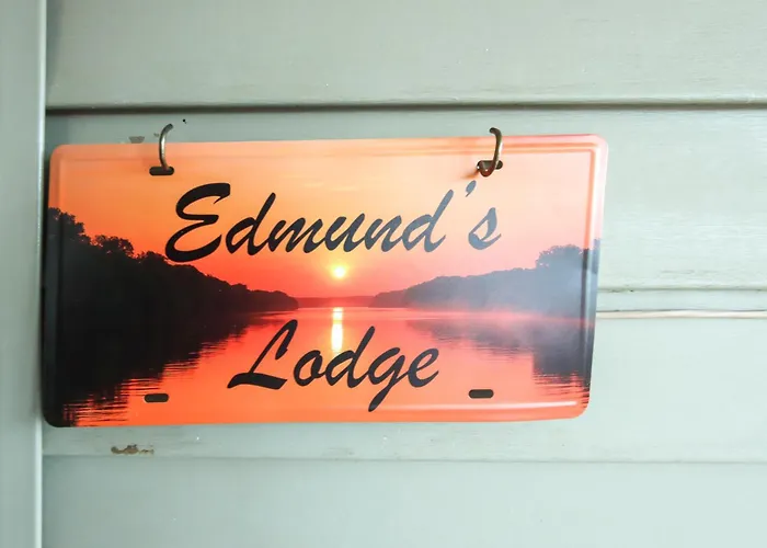 Walk To Nauvoo Temple: Remodeled Family Apartment