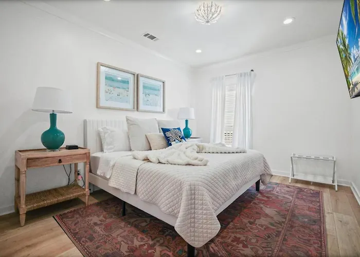 Quiet Harbor Condo-Private Balcony-Relaxing Stay
