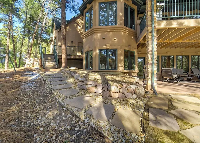 Peaceful Pines! Pool Table, Gym & Forest Views