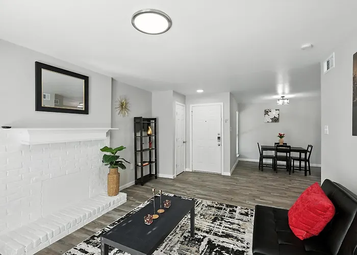 10 Mins From Downtown Dallas Pool & Gym