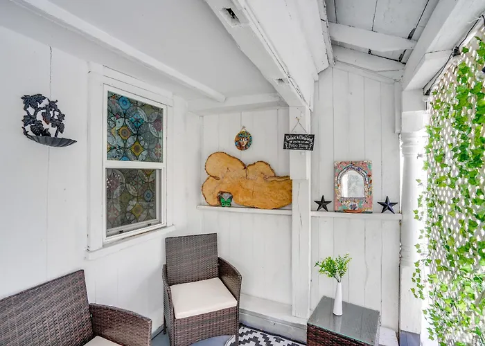 Hike, Fish & Ski: Riverside Barn Loft In Lee