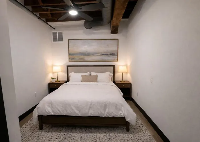 Brick & Bed Riverfront Lofts, T 405