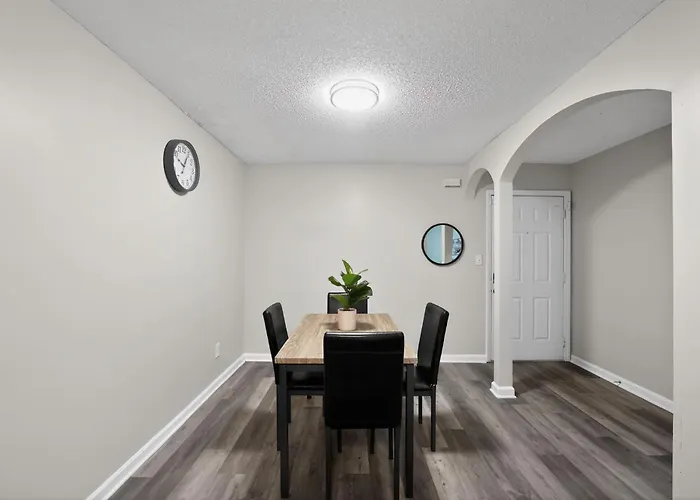 Stylish 2Br2Ba With Room To Unwind