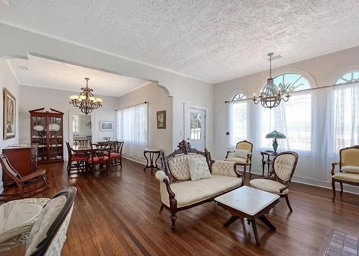 Historic - Huge Backyard, Mother-In-Law Apt