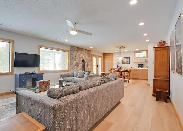 Lakeside Retreat In Hayward: Pet Friendly!