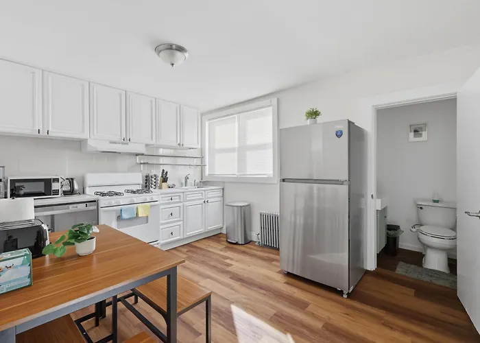 Cozy&Spacious 6Br Home In Newton