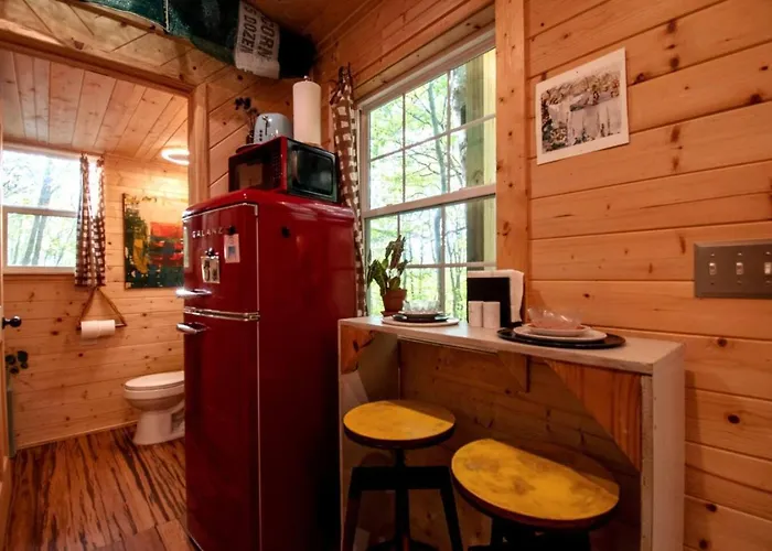 The Peach Perch - Ridgetop Tiny Home, And 20 Minutes To Asheville!
