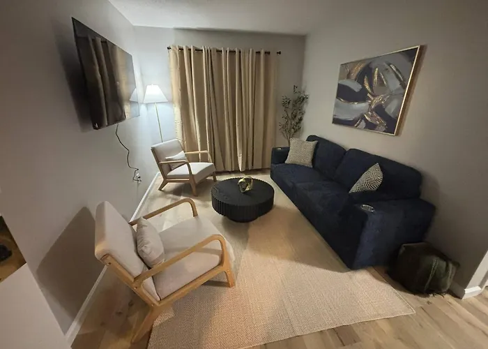 Downtown Manhattan Stay Near Poyntz Ave