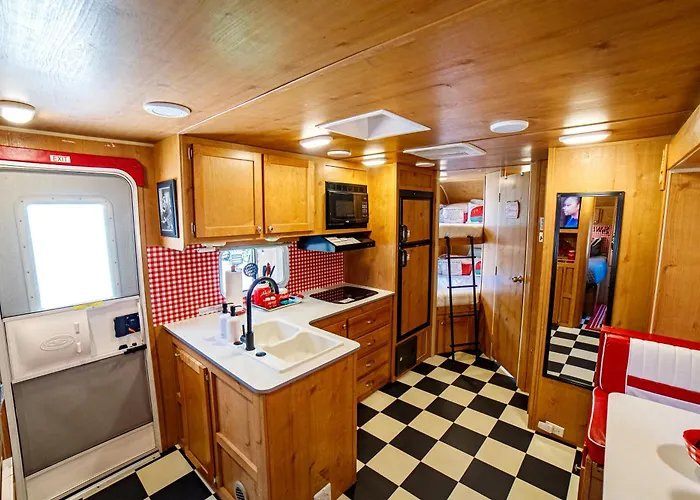 Darling Daisy Retro Rv Adventure