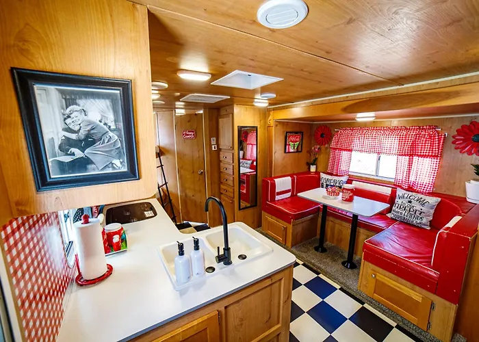 Darling Daisy Retro Rv Adventure
