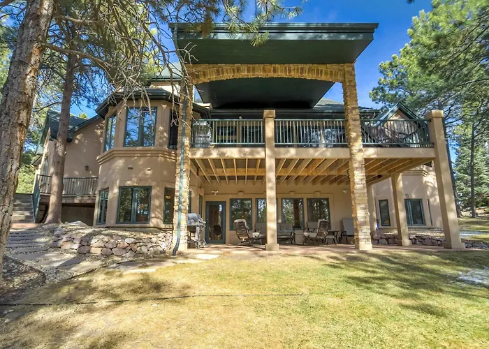 Peaceful Pines! Pool Table, Gym & Forest Views