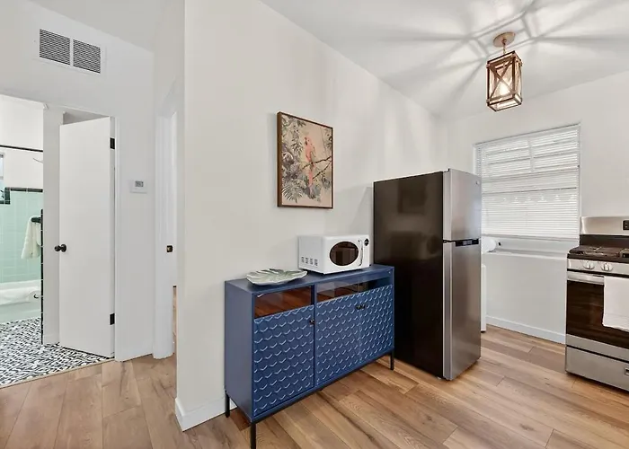 Vintage Florida Pet-Friendly Retreat