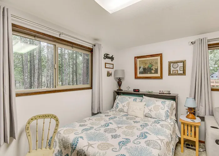 Cute Hoodsport Cottage Close To Lake Kokanee!