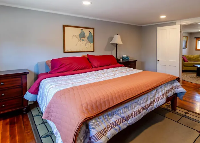 Private Renovated Apt W Washerdryer Near Dwntwn