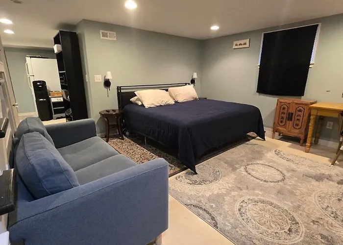 Clinker Cottage Garden Apartment - Free Breakfast!