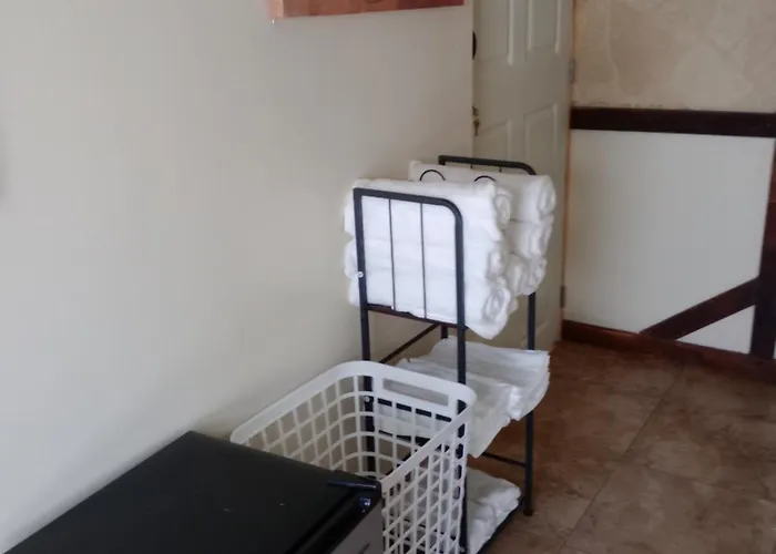 1 Bedroom Kitchen Bathroom Apt