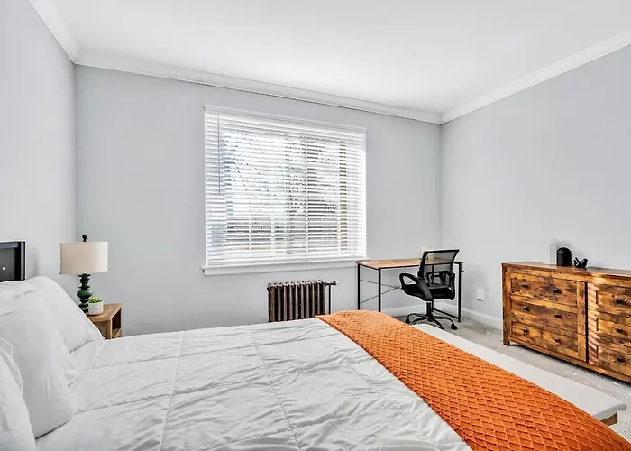 1St Floor 2Bd Near Duke & Downtown