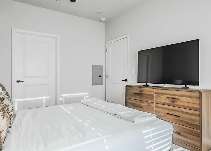 Landing Stylish 2Bd Gym Clubhouse