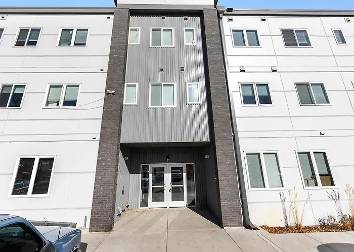 Landing Apartments - 2720 S Federal