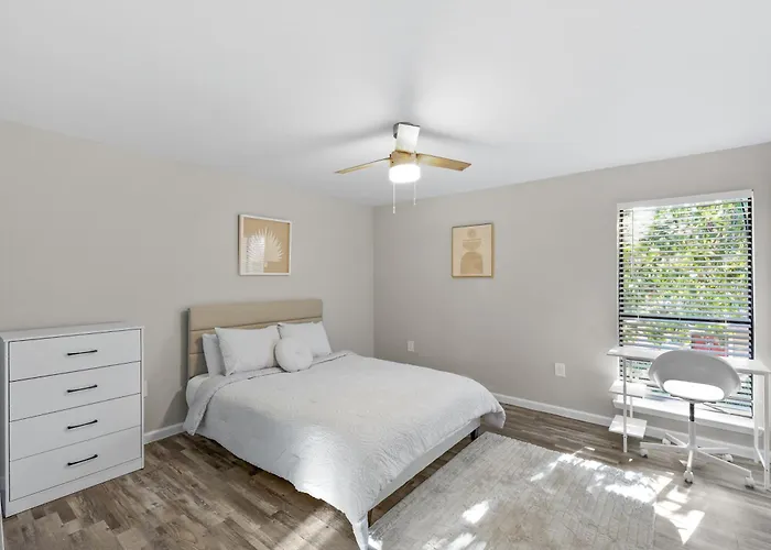 10 Mins From Downtown Dallas Pool & Gym