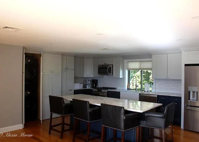 Just Renovated 2 Bedroom, 1 Mile To Salem W Rooftop Deck