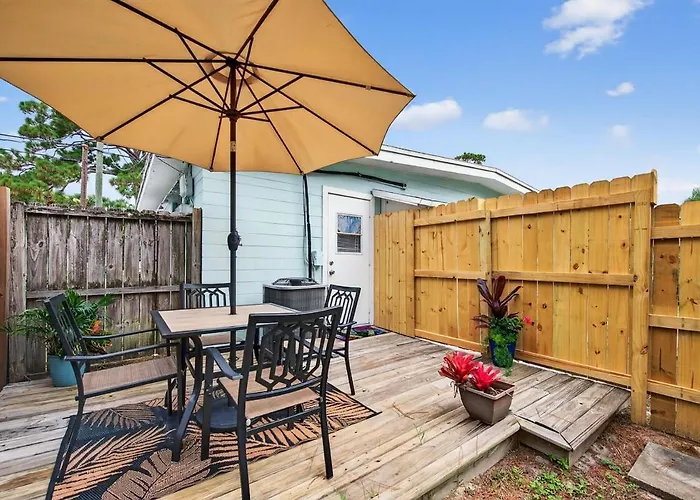 Vintage Florida Pet-Friendly Retreat