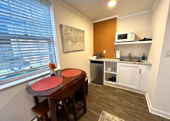Private, Cozy Studio In Downtown Stamford, Ct
