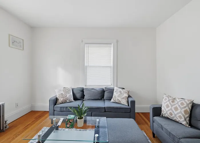 Cozy&Spacious 6Br Home In Newton