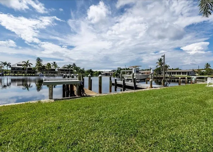 Pirates Cove Inn & Marina